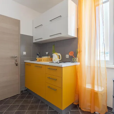 Alina With Sea View Apartman